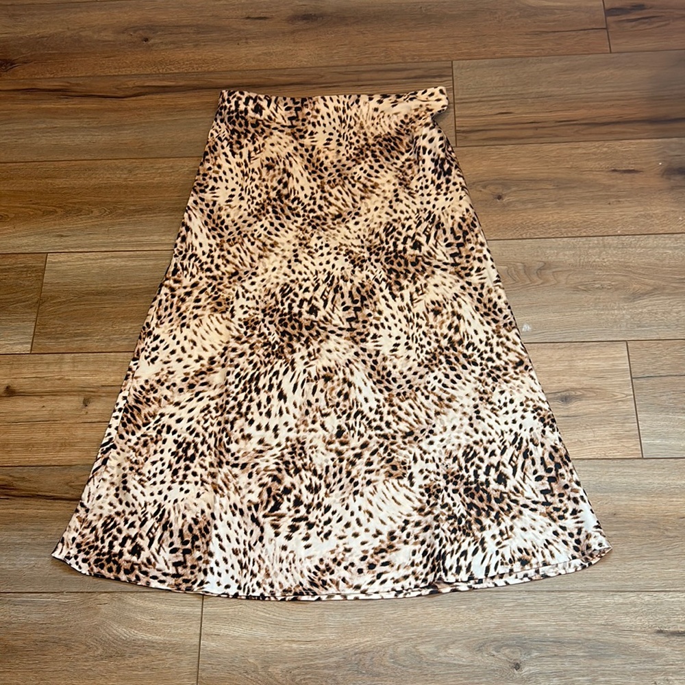 Loft satin leopard skirt
